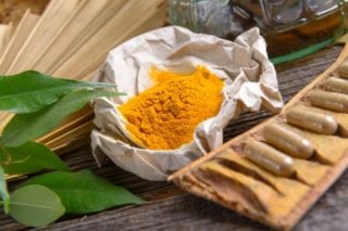 curcumin supplements and turmeric powder